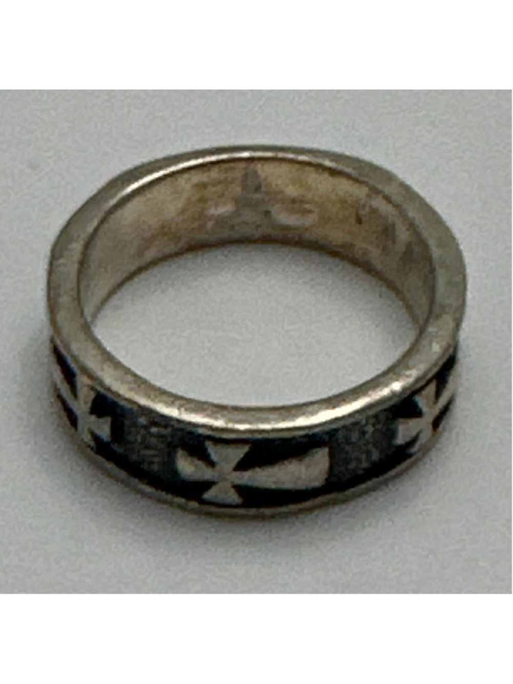 Women's Unbranded Cross Band Ring, Size 6.5, Silver and Black